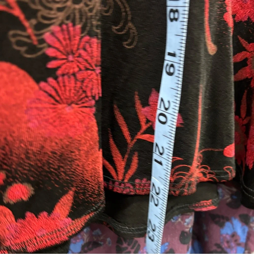 90s/y2k slinky above knee skirt with red floral pattern, size petite medium - Picture 7 of 7